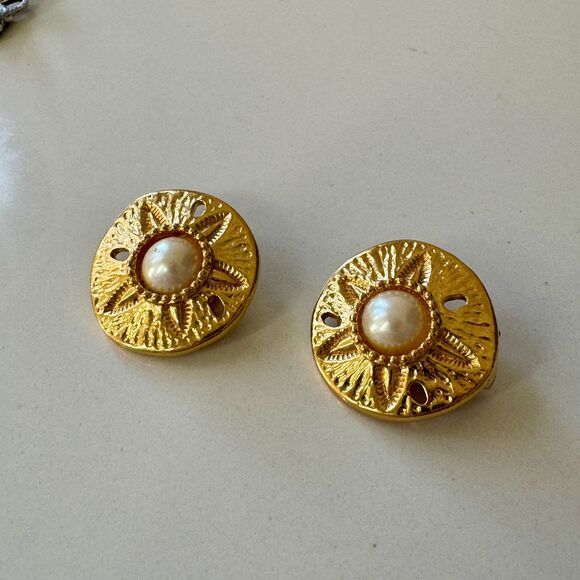 KJL for Avon Sand Dollar and Seashell with Faux Pearl - Picture 7 of 8